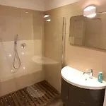 Elisabeth Waterfront Apartment Venice