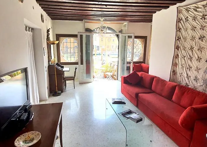 Elisabeth Waterfront Apartment Venice